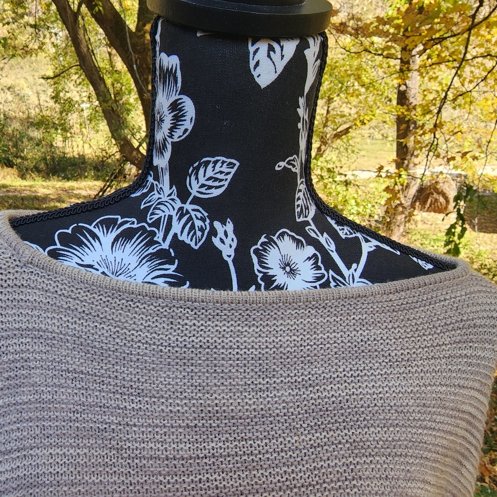 Poncho - Picture 5 of 6